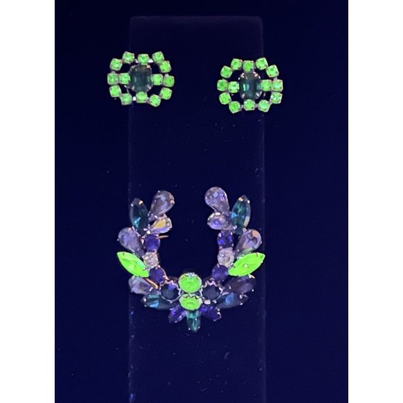Unbranded Jewelry - Vintage Wreath Brooch & Earrings Married Set Uranium Rhinestones MCM Unsigned